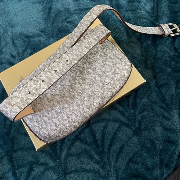 Silver Micheal Kors Belt Bag / Fanny Pack - Picture 3 of 4